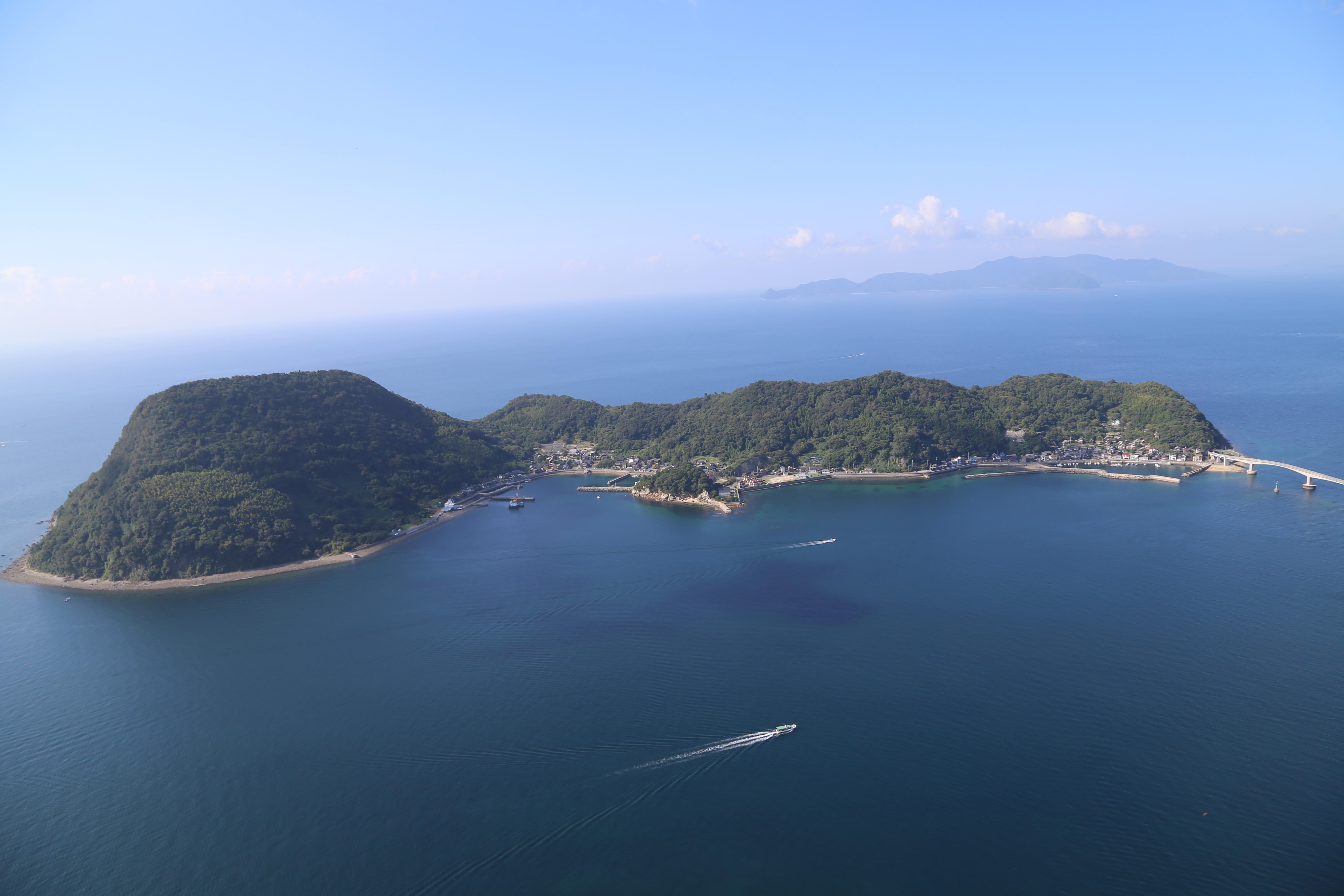 沖家室島全景